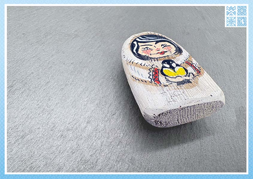 Деревянный магнит из топляка «Северная девочка» малый в ассортименте — изображение 10